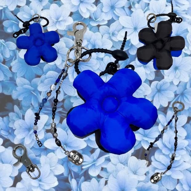 REVERSIBLE BLUE FLOWER