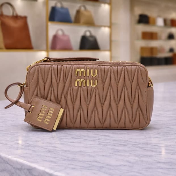 [S급] 미우 미우 마테라쎄 나파 가죽 미니백 카메오 판매합니다!!!