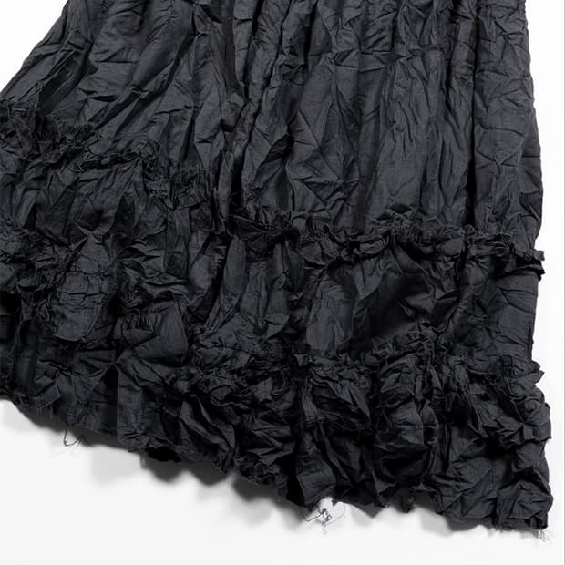 구해요) 생긴스튜디오 CRINKLE FRILL MIDI SKIRT 차콜