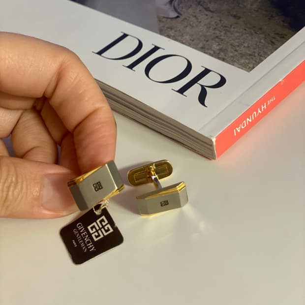 지방시 커프스 버튼