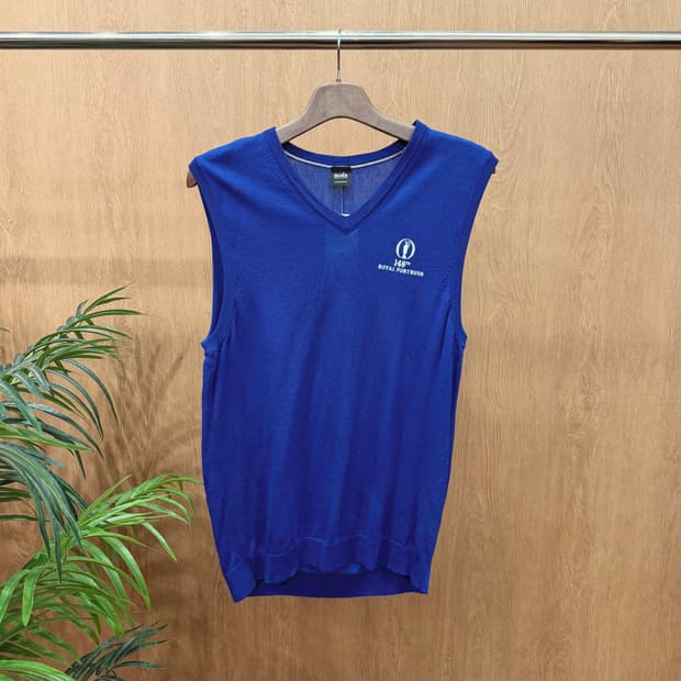 휴고 보스 브이넥 니트 베스트 로고 자수 디테일 레귤러핏 블루