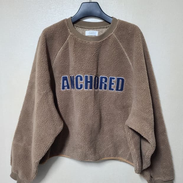 스튜디오톰보이 오버핏 부클 맨투맨