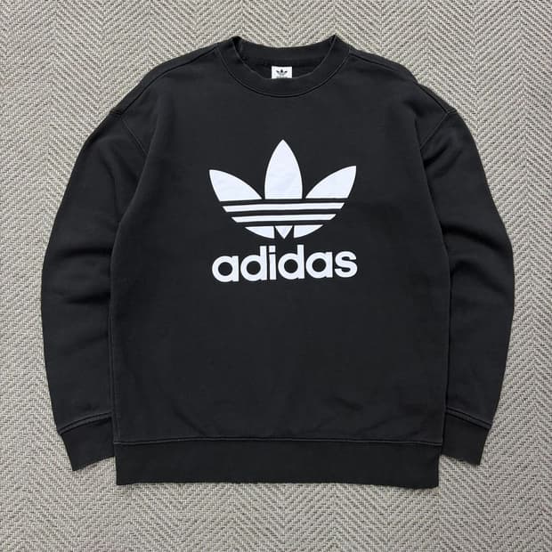 아디다스 빅로고 맨투맨 v2560