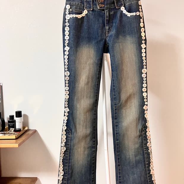 일본빈티지 버튼장식 청바지 데님 y2k 로우라이즈 부츠컷 오네갸루