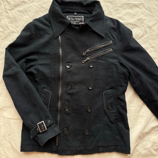 블랙 버튼 디테일 자켓