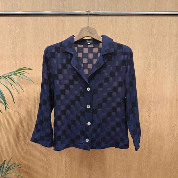 에르노 시스루 체크 패턴 오픈카라 셔츠 입체 텍스처 버튼 디테일 네이비