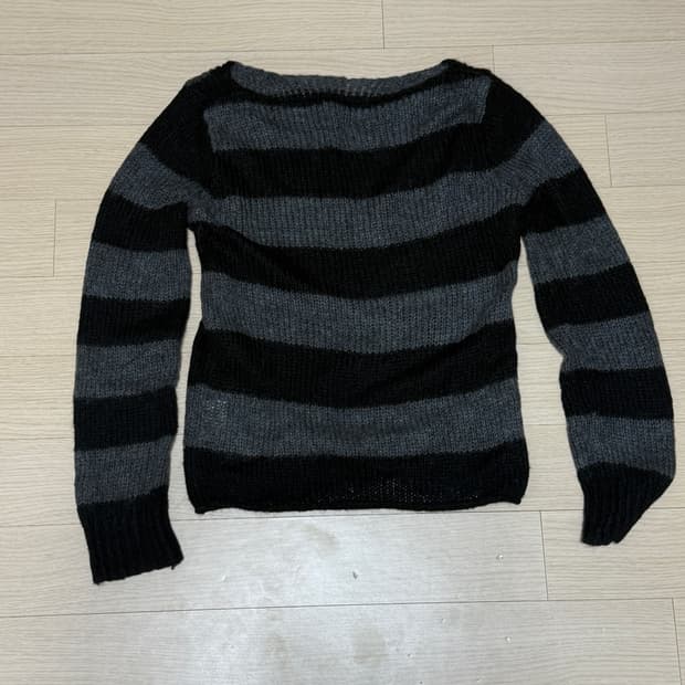 브랜디멜빌 스트라이프 원숄더 니트