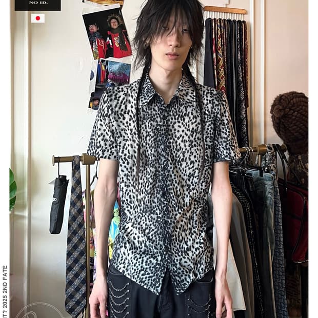 NO ID Stitch Lettering 1/2 Leopard Shirt