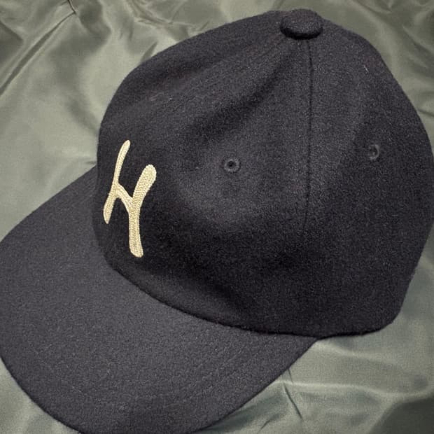 헬로선라이즈 H 로고 울 볼캡 (다크 네이비)