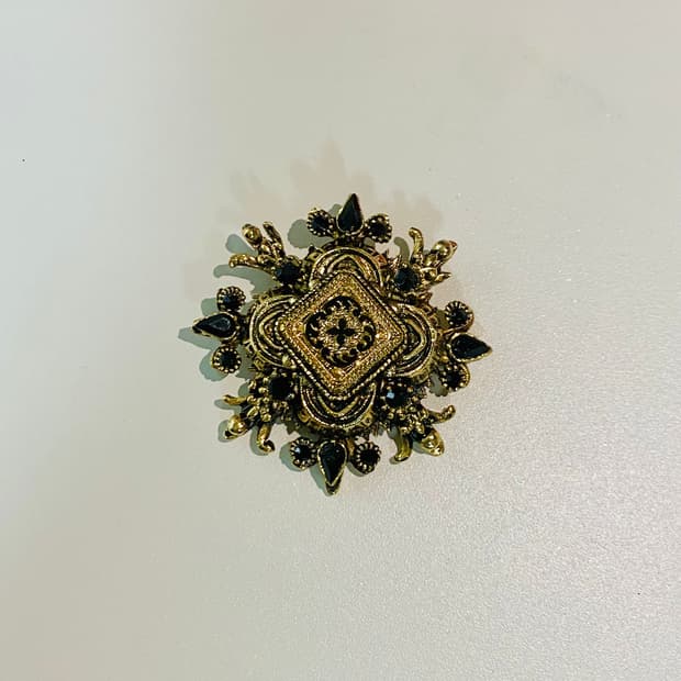 UK vintage black&gold brooch 빈티지 브로치