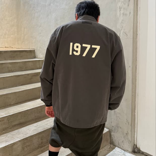 피어오브갓 에센셜 1977 빅 로고 코치 자켓