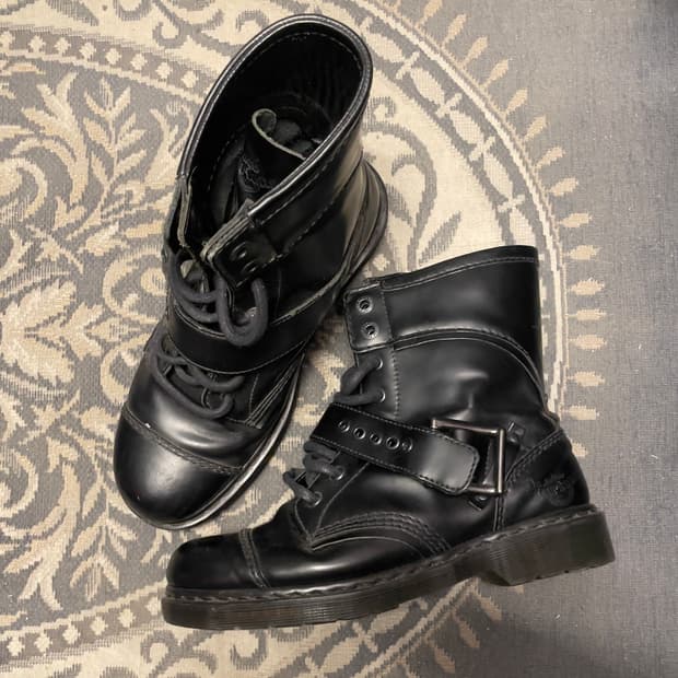 닥터마틴 트라이엄프 1460 블랙 부츠