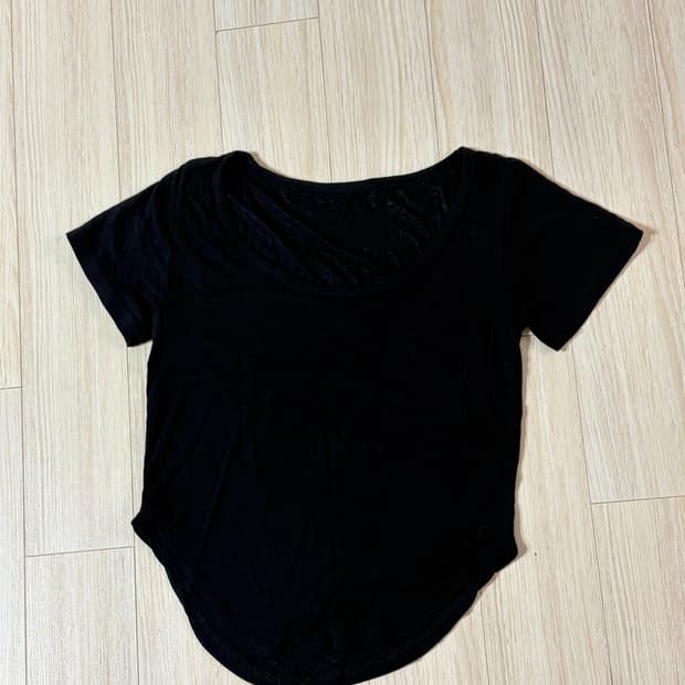 블랙 u넥 굴림티