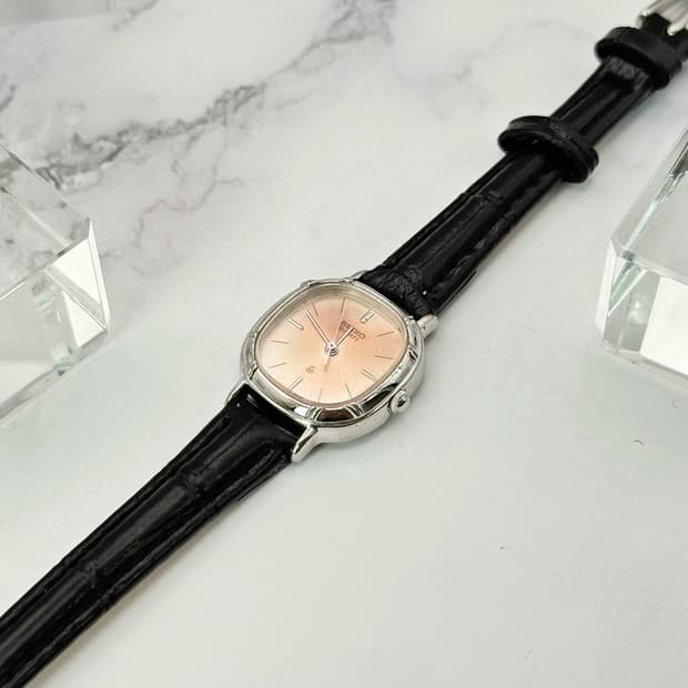 80s90s 빈티지 세이코 오벌 핑크 그라데이션 워치