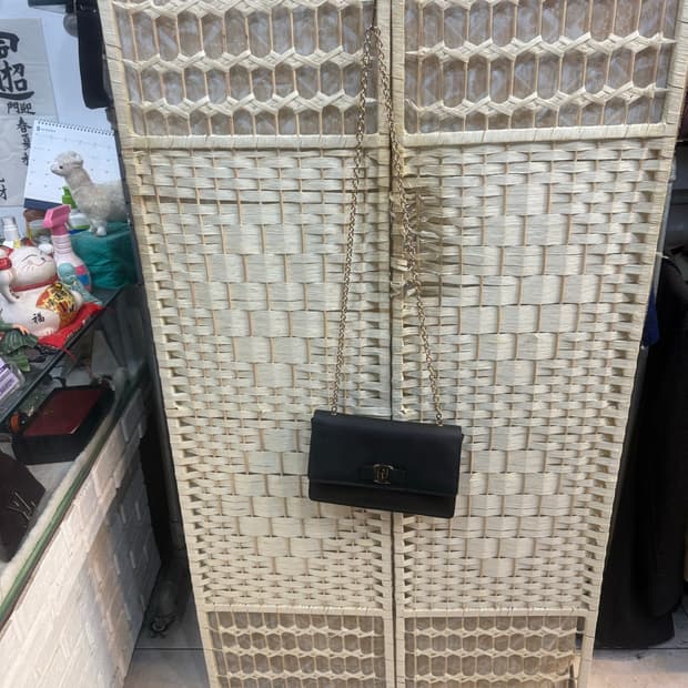 정품 페레가모 바리 지니 체인 크로스백 팝니다