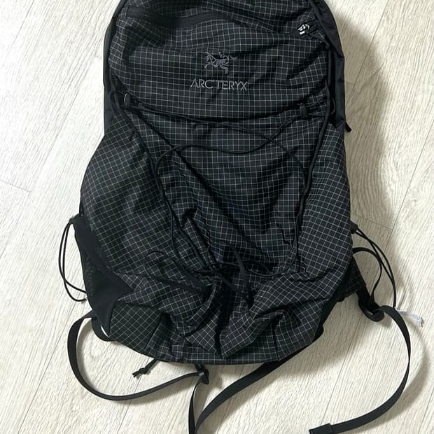 아크테릭스 에어리어스 18 블랙 백팩 가방