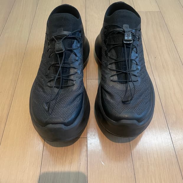 살로몬 꼼데가르송 펄사 235