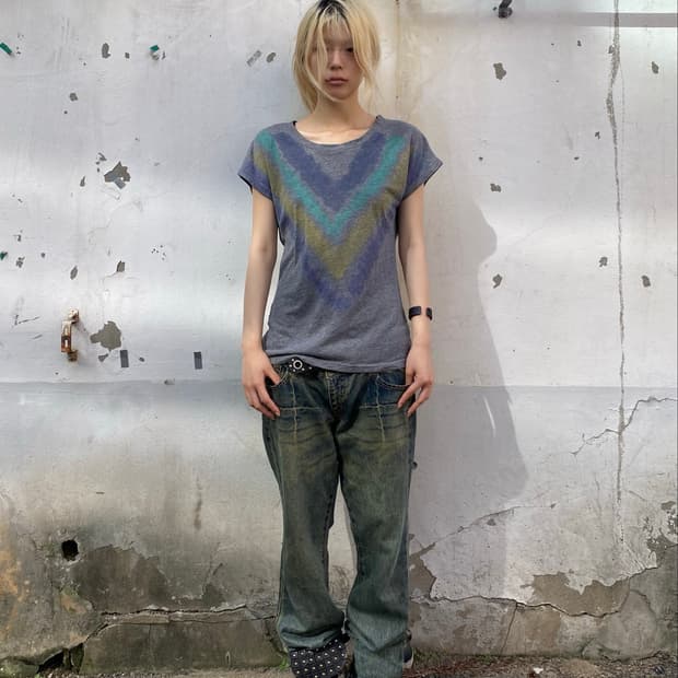 10‘s Mood Electric Grunge Chevron Tee