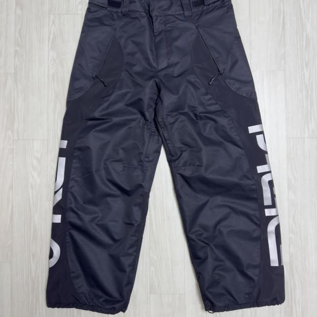 Oakley Palace 콜라보 스노우 트라우저 M 팝니다 