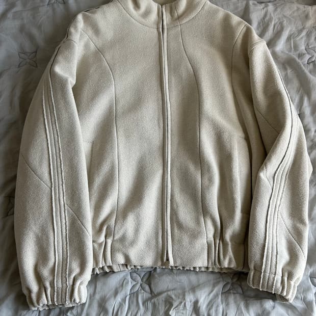 [L] 이예 커브드 라인 헤비 아우터