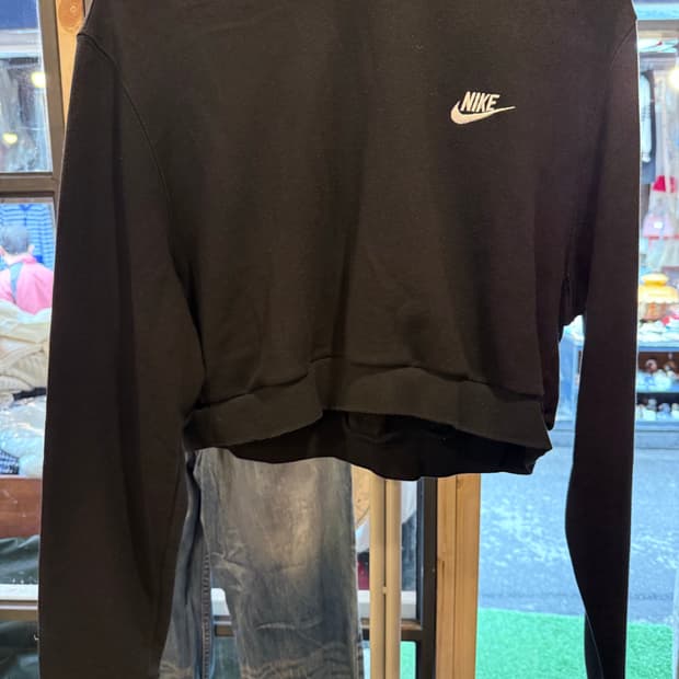 나이키 블랙 크롭 맨투맨