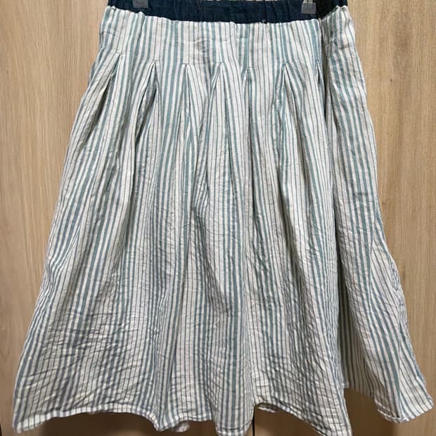 모리걸 핀턱 밴딩 스트라이프 미디스커트