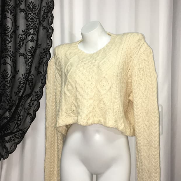 Vintage 나나 하치 커스텀 크롭 꽈배기 자수 니트 아이보리