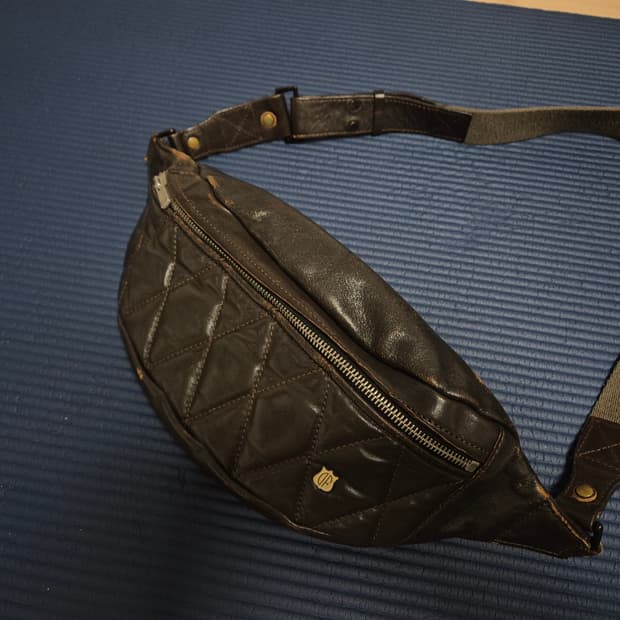 디아프바인 말가죽 힙색