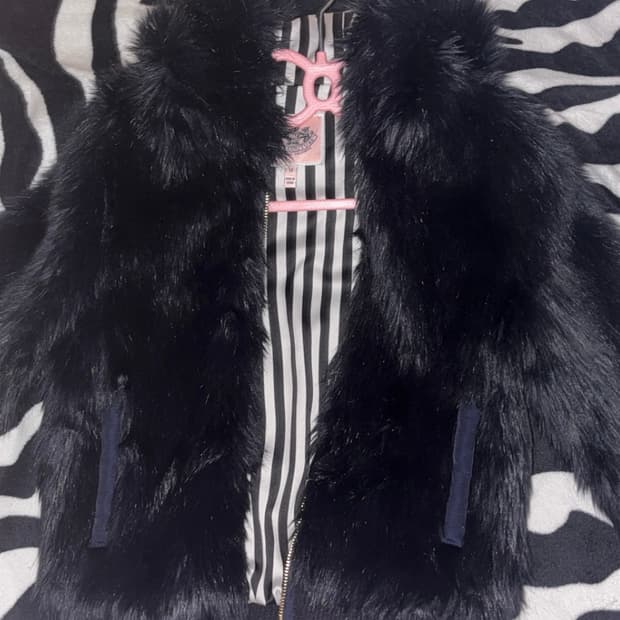 쥬시꾸뛰르 블랙 퍼 후드 자켓