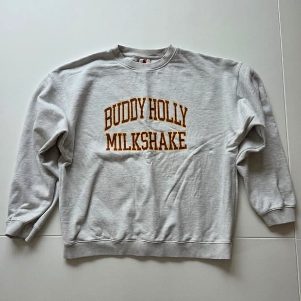 [L] 듀테로 Buddy holly milkshake 오트밀 맨투맨