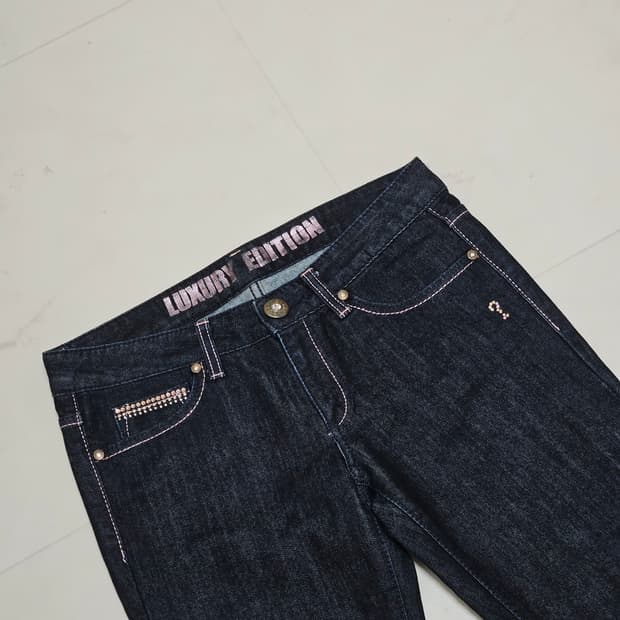 27 게스 큐빅 세미 부츠컷 진청 데님팬츠