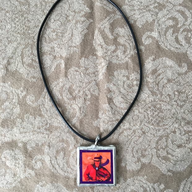 pendent necklace