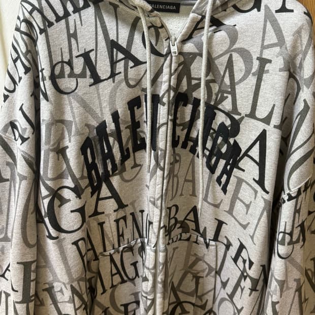 발렌시아가 후드집업