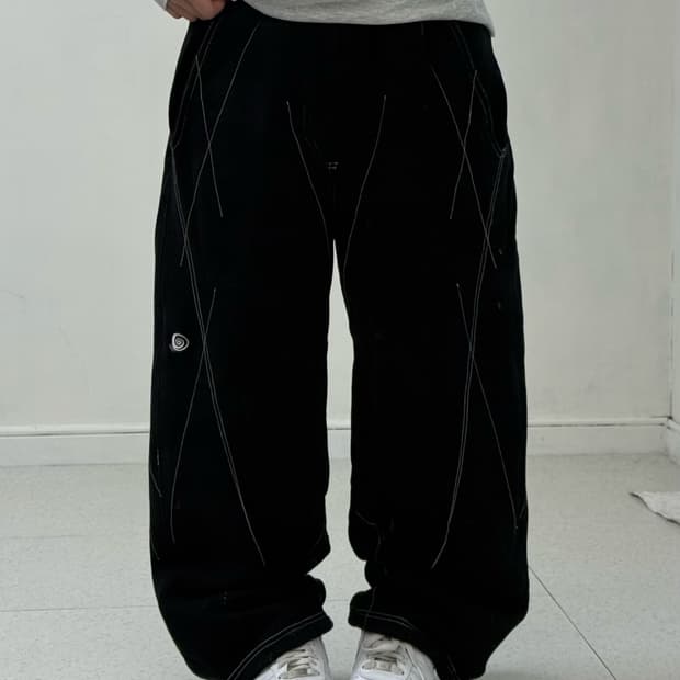 트래블 스티치 블랙 스웻팬츠