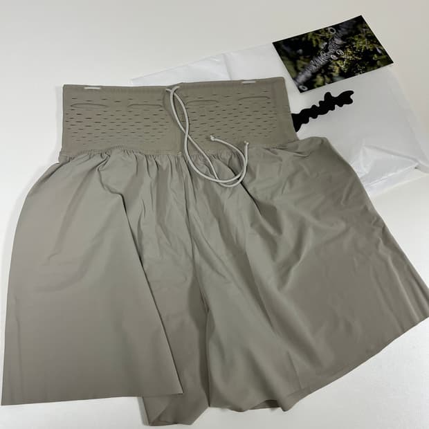 누어(gnuhr) plaza taupe 색상 숏츠 3-4 사이즈 판매합니