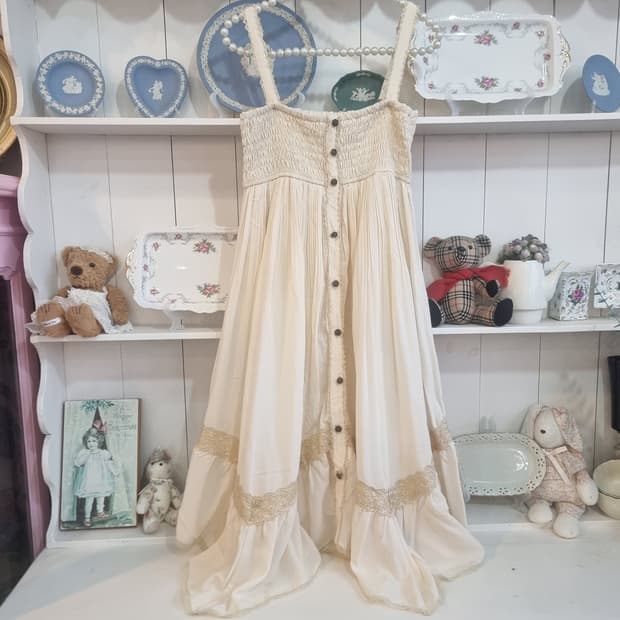 엑시즈팜(axes femme) 바닐라 크림 레이스 끈원피스