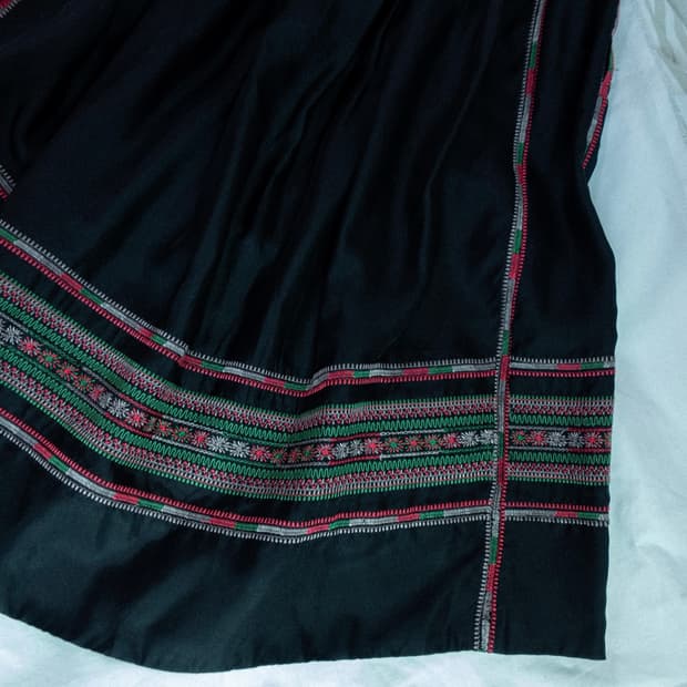 Silk embroidery long skirt