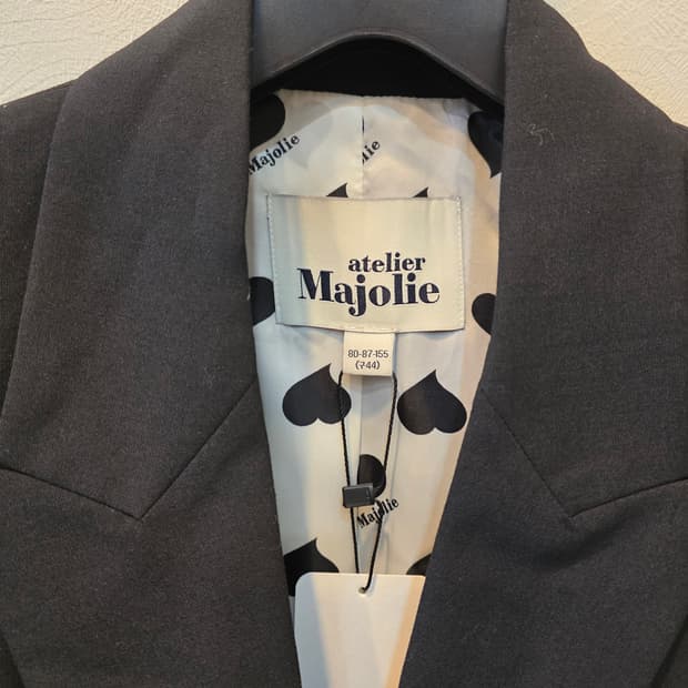 아뜰리에 마졸리 블랙 하트 안감 블레이저