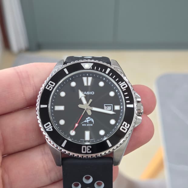 카시오 흑새치MDV-106  + 추가 스트랩 2개