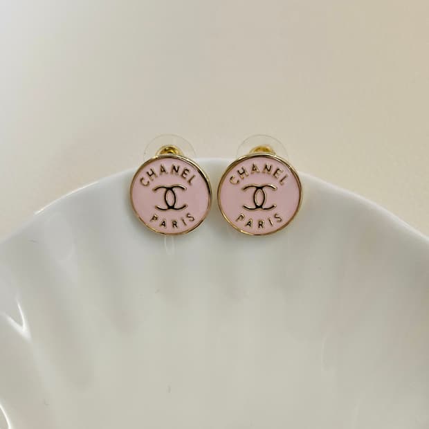 샤넬 단추 CC로고 연핑크 귀걸이 업사이클링