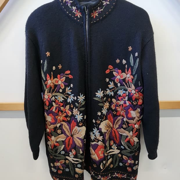 울 혼방 핸드 자수 니트 가디건