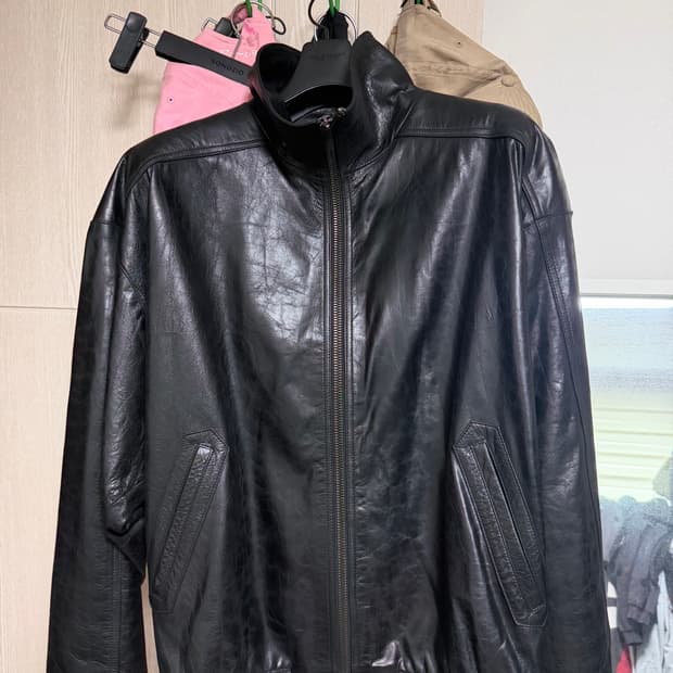 렉토 빈티지 크랙 하이넥 레더 판매합니다.