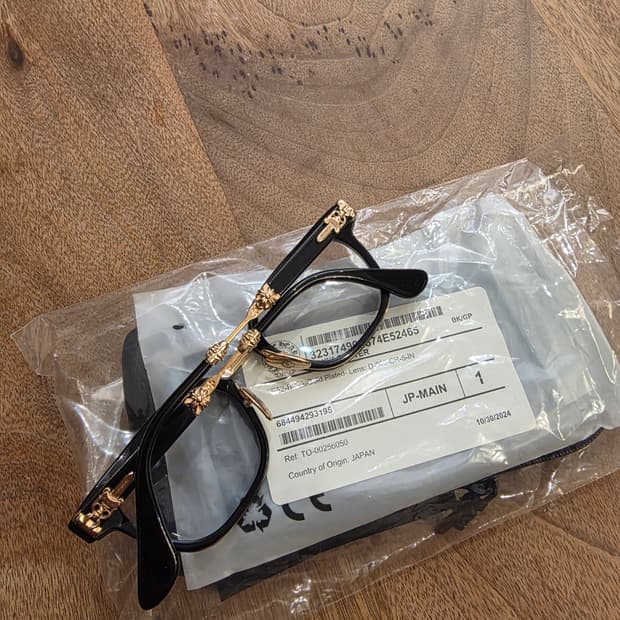 크롬하츠안경 덕버터 골드 판매합니다 