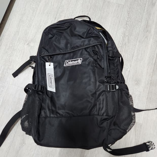 콜맨 33L 블랙 백팩