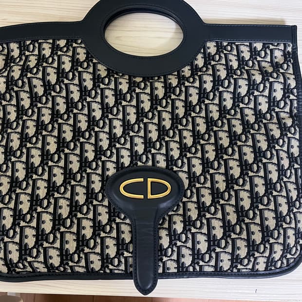 디올 오블리크 폴딩 클러치 (정품)팔아요