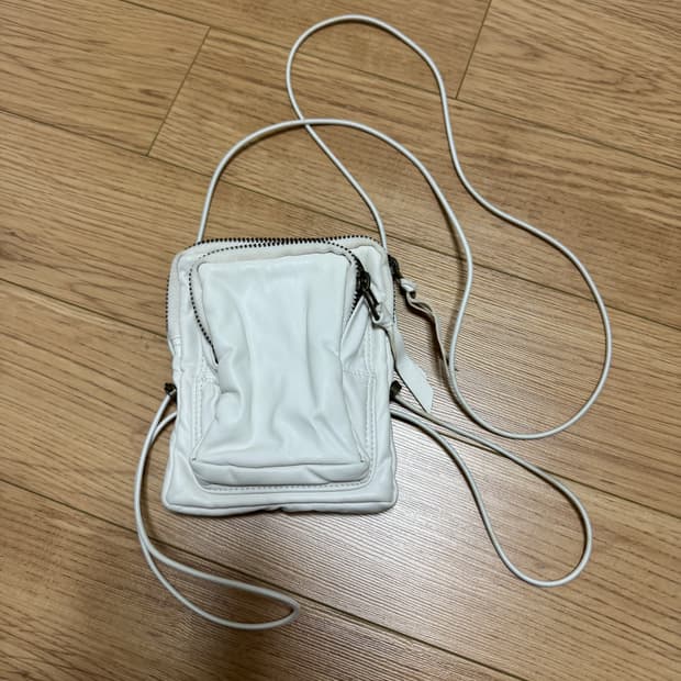 기준 미니백 화이트