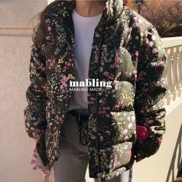 마블링(Mabling) 플라워 자카드 다운 패딩 Black