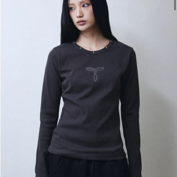 LEKIM LWE 스터드 롱 슬리브 티셔츠 차콜