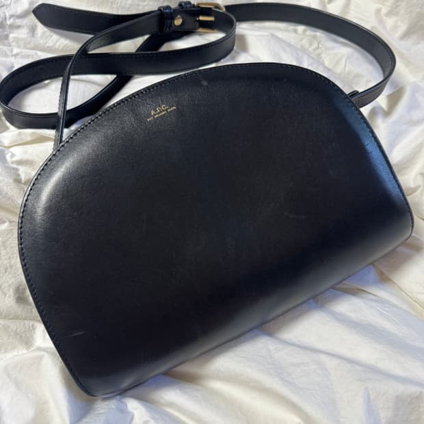 아페쎄 하프 문 백 블랙