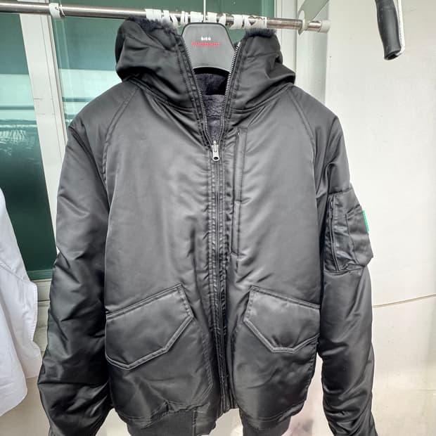예스아이씨 Reversible Fur Flight Jacket/Black
